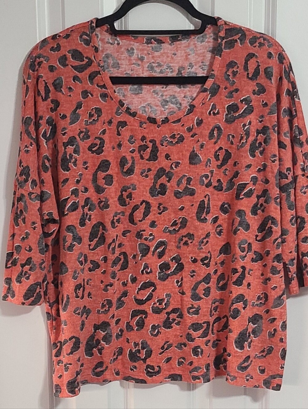 Women’s Coral Leopard Print Scoop Neck Crop Top